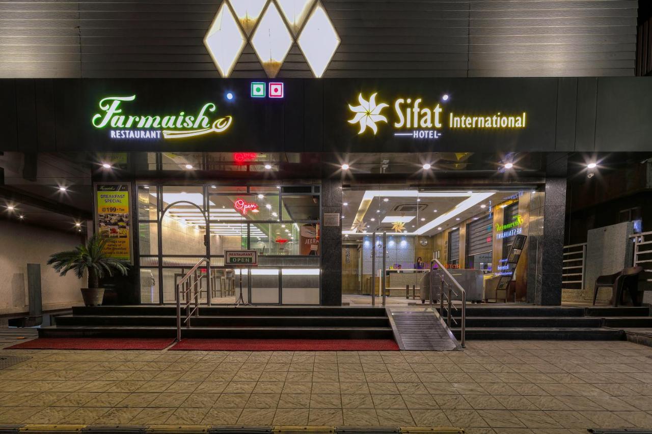 Hotel Sifat International Surat Bagian luar foto
