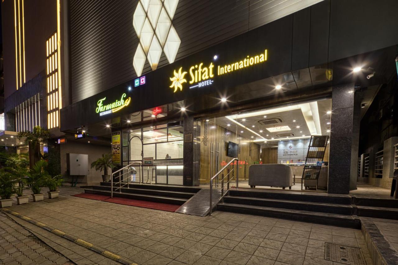 Hotel Sifat International Surat Bagian luar foto