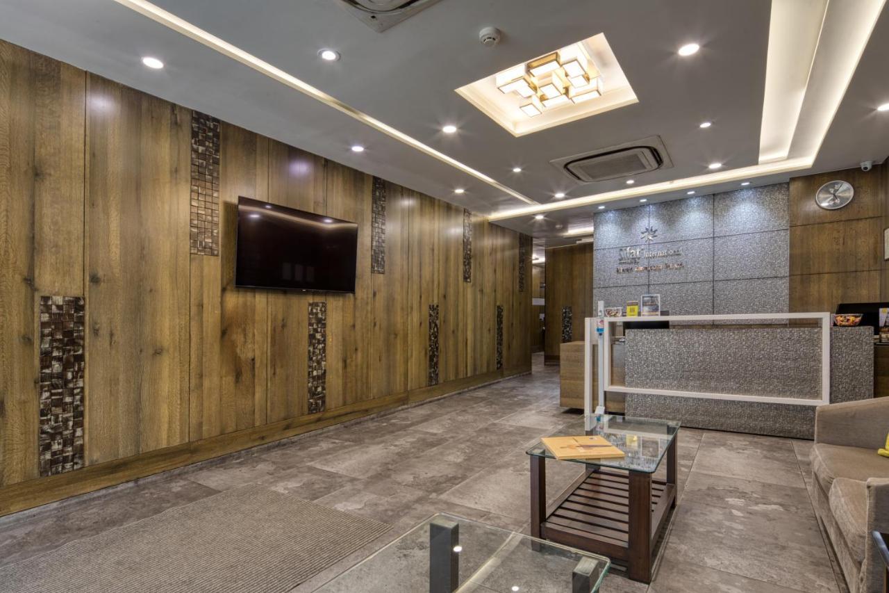 Hotel Sifat International Surat Bagian luar foto