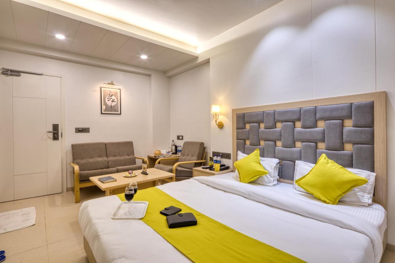 Hotel Sifat International Surat Bagian luar foto
