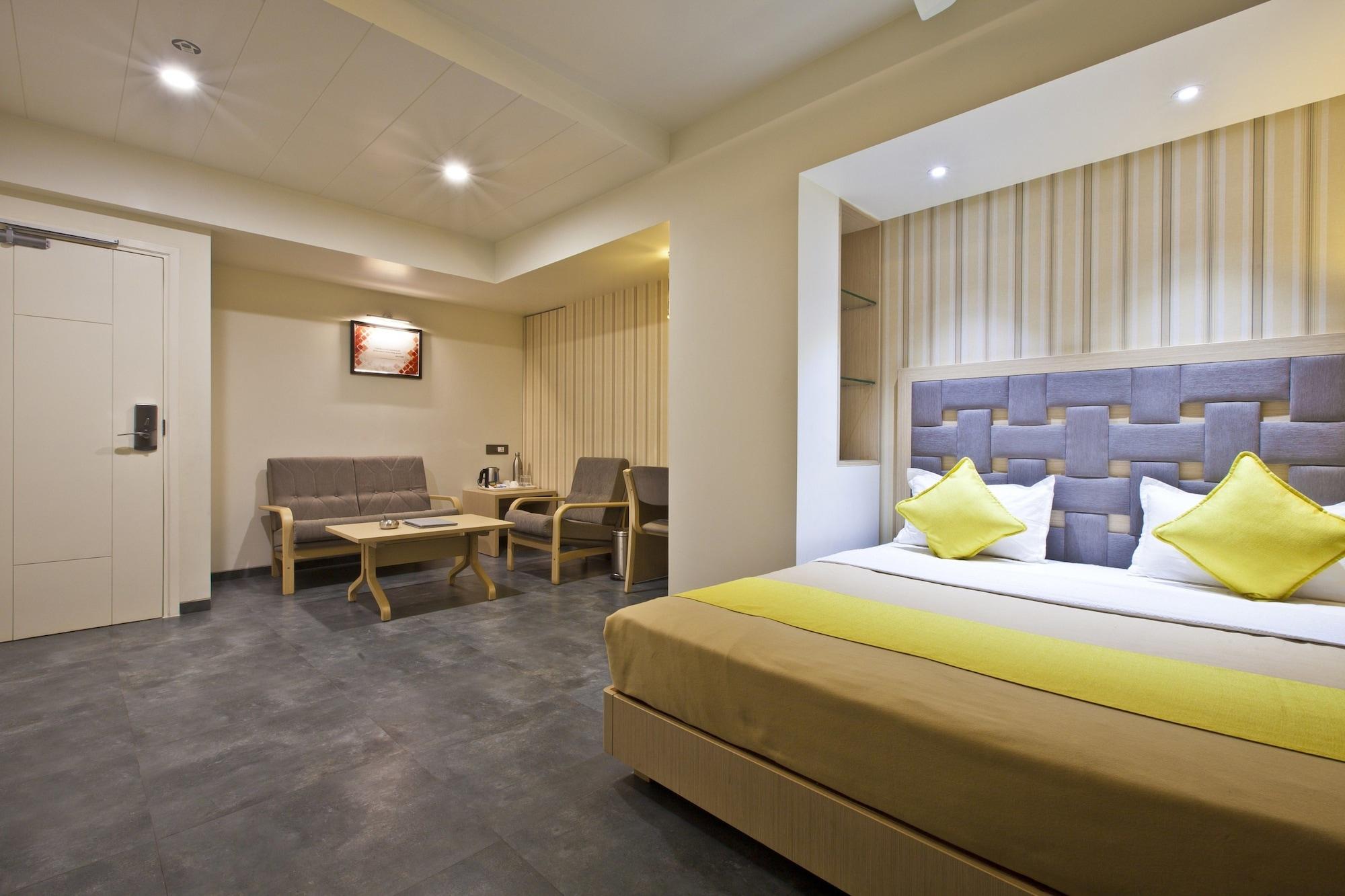 Hotel Sifat International Surat Bagian luar foto