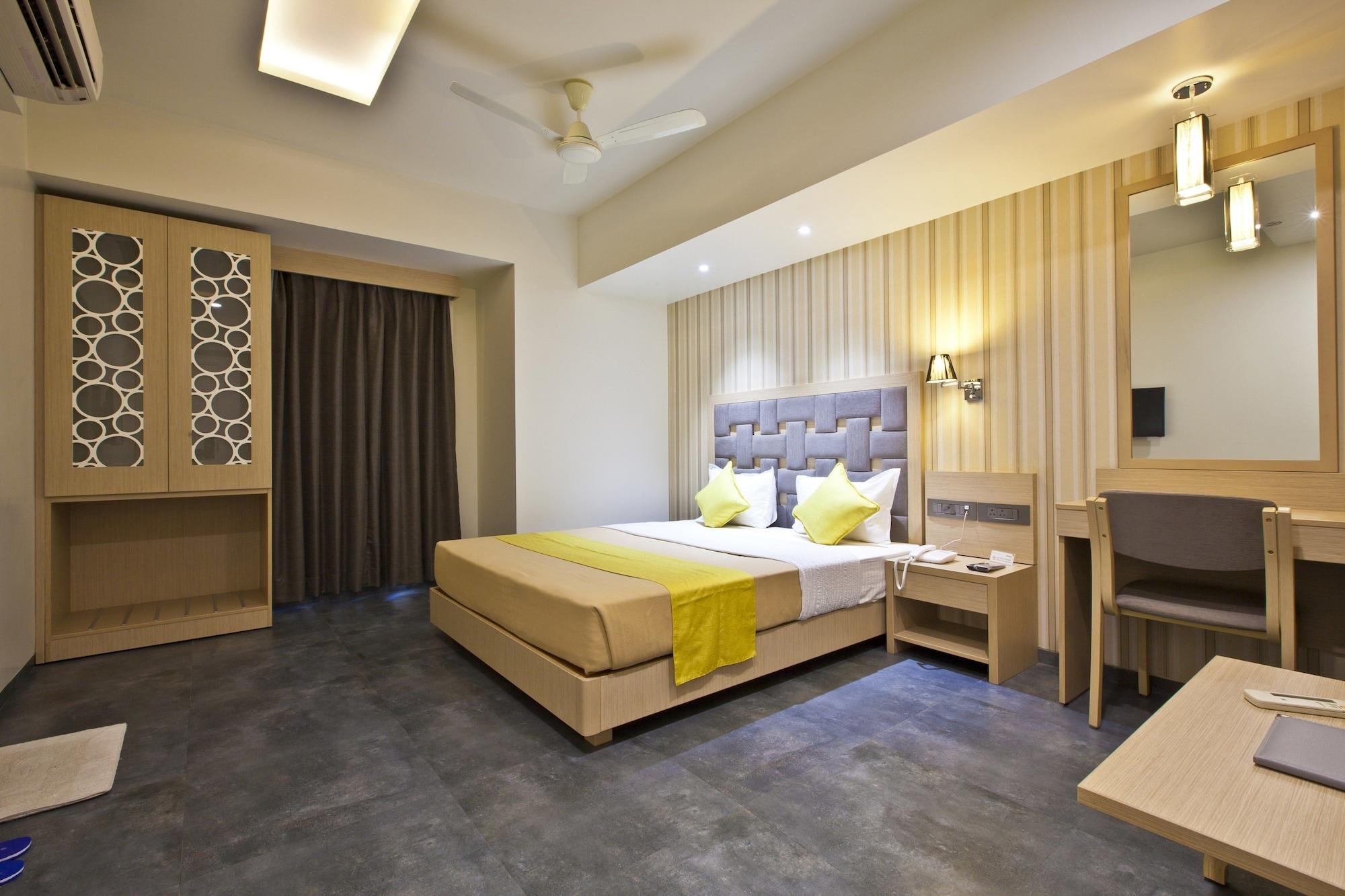 Hotel Sifat International Surat Bagian luar foto