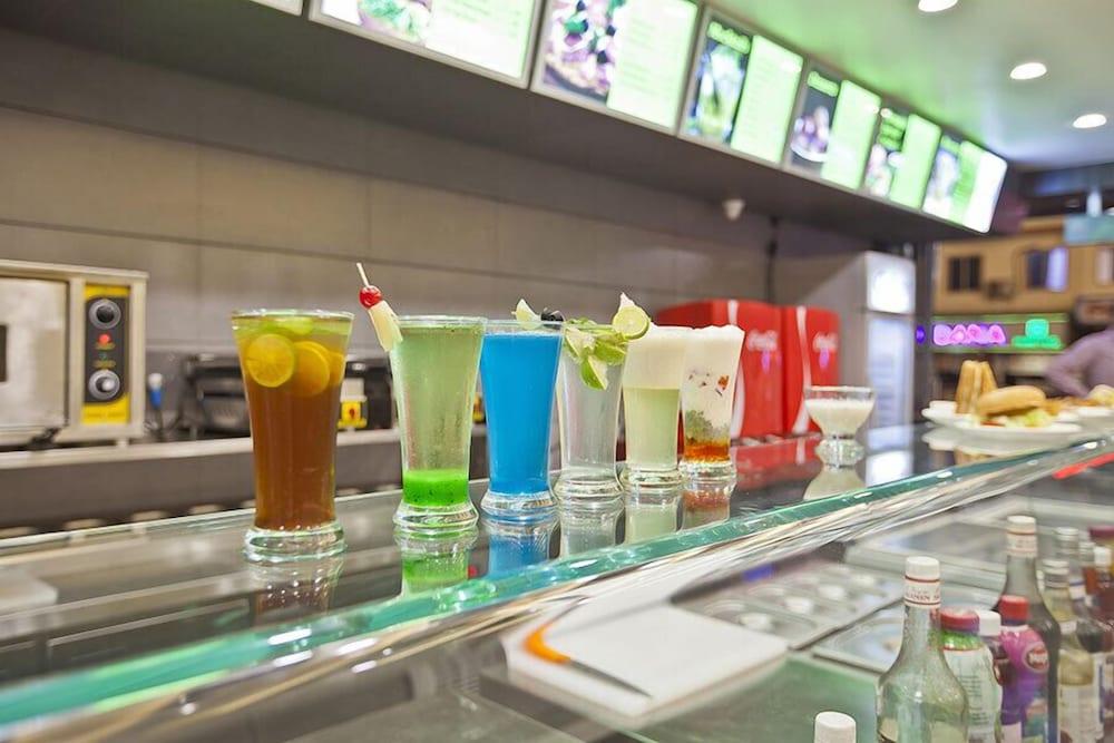 Hotel Sifat International Surat Bagian luar foto