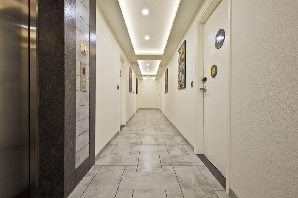 Hotel Sifat International Surat Bagian luar foto