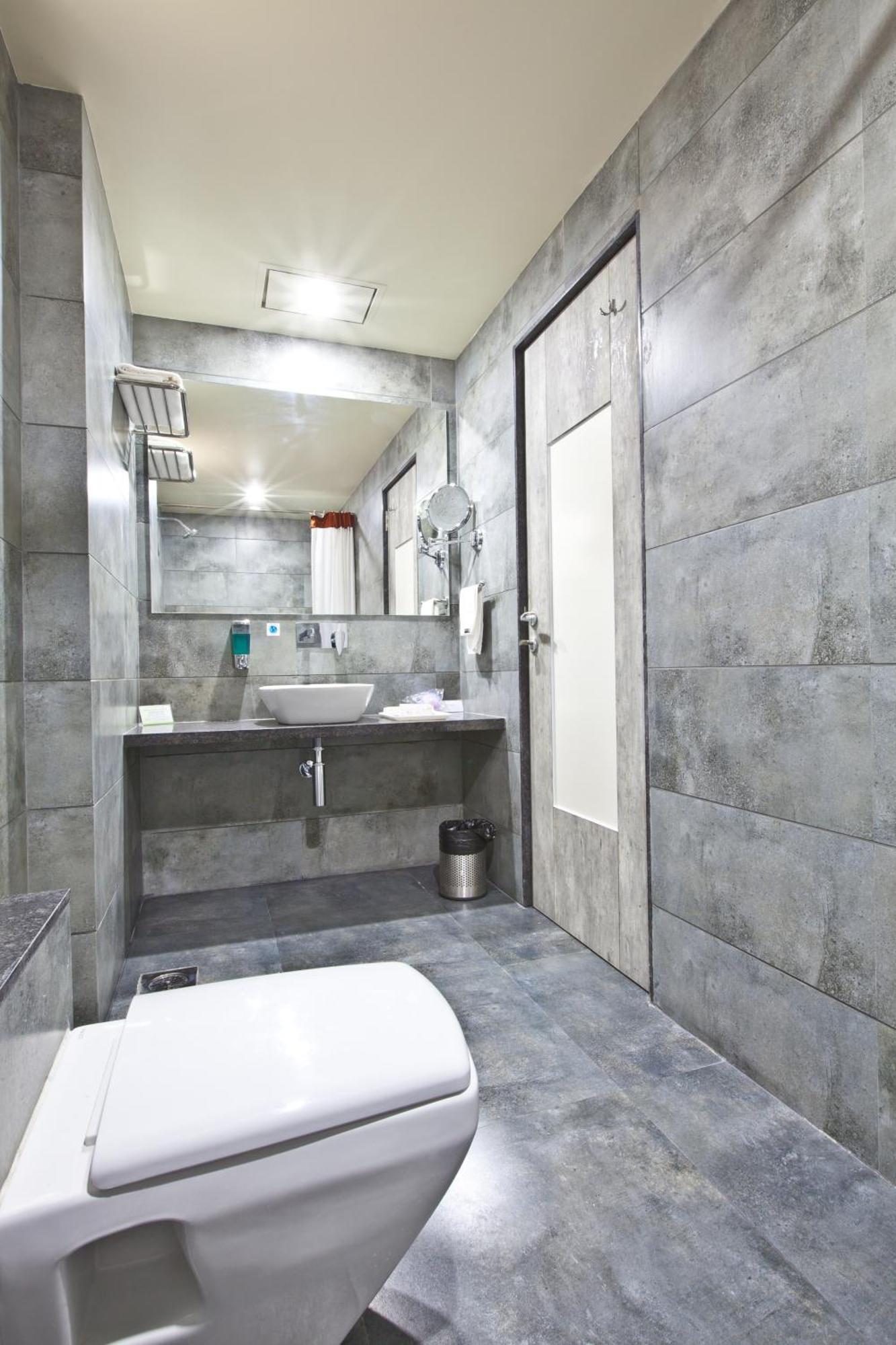 Hotel Sifat International Surat Bagian luar foto