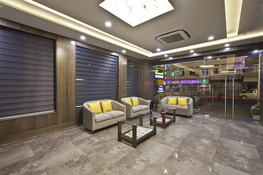 Hotel Sifat International Surat Bagian luar foto